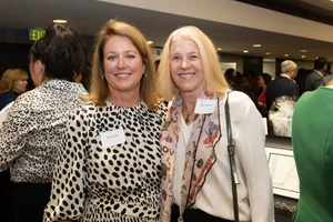 2 women smiling.