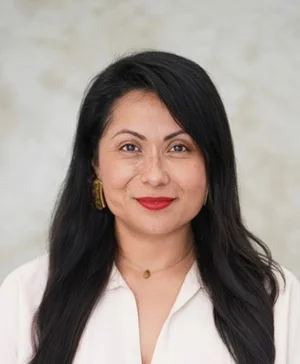 Azusena Favela headshot.