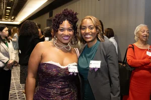 2 women smiling.