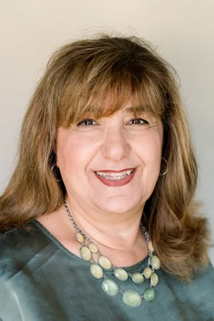 Tamar-HeadshotPhoto.jpg