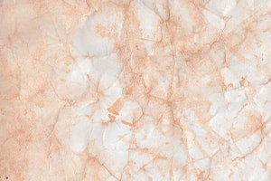 Hellrosa marmorierter Hintergrund