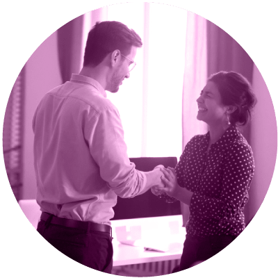 two business professionals shaking hands to show that people analytics is number 9 on the list of hot leadership topics for 2021