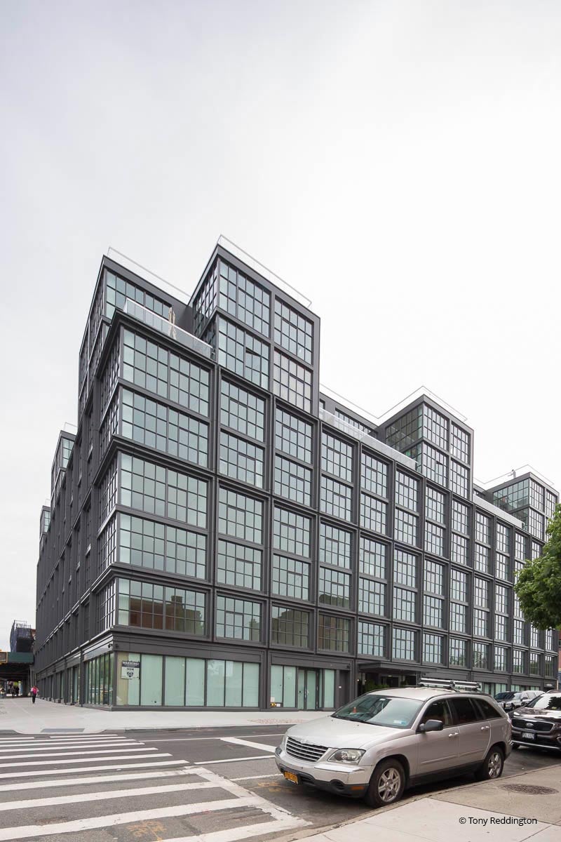 XX101 - Exterior of commercial building with Reynaers window systems