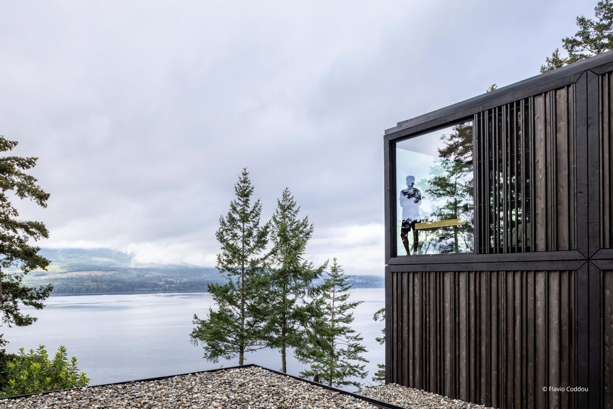 AP709 - Exterior of residential home with VistaLuxe AL LINE windows and doors