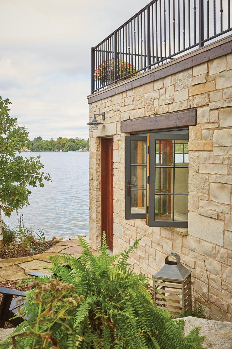 Ultra Series folding window
Extruded aluminum clad exterior with Dark Sky Mica Finish