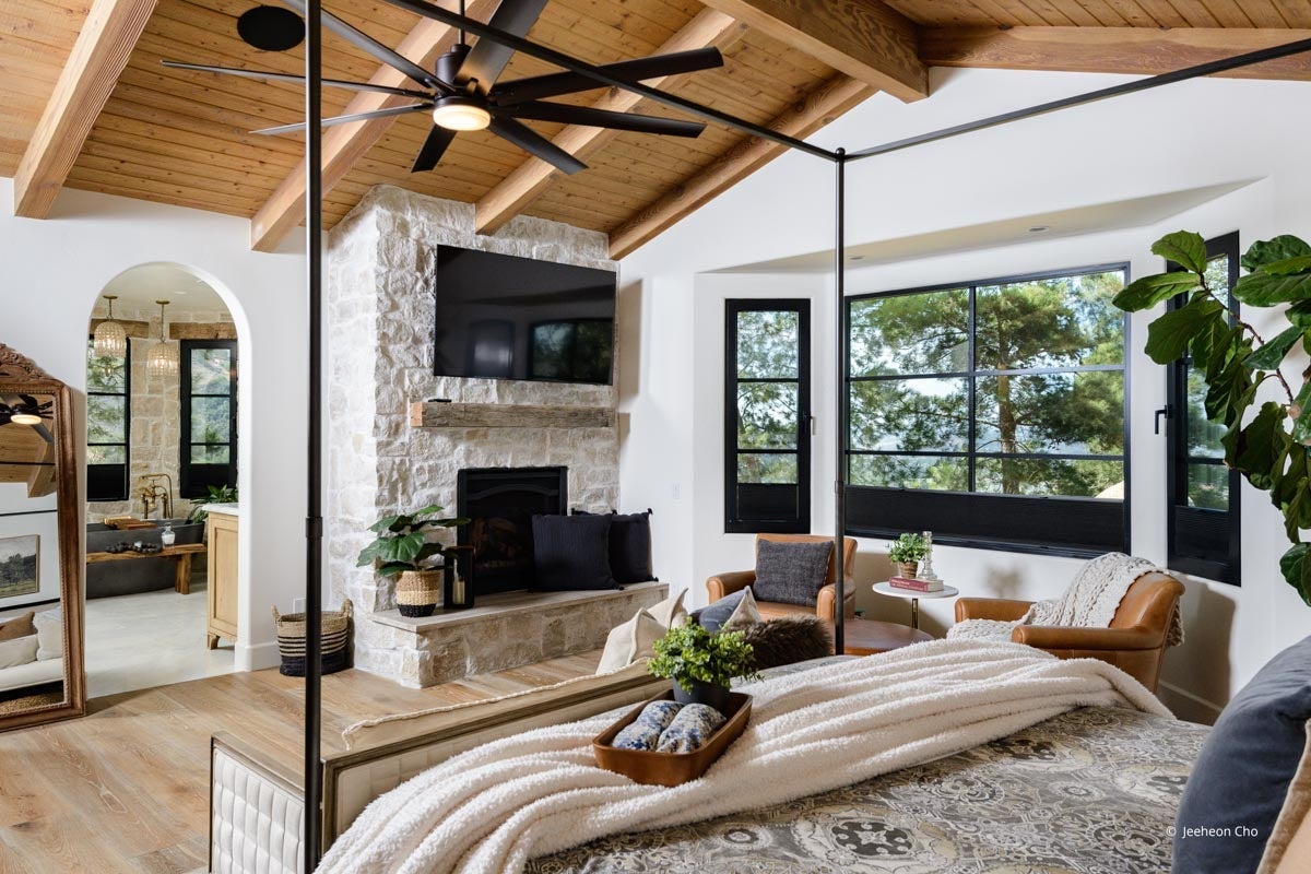 AP2101 - Interior of home with VistaLuxe AL windows