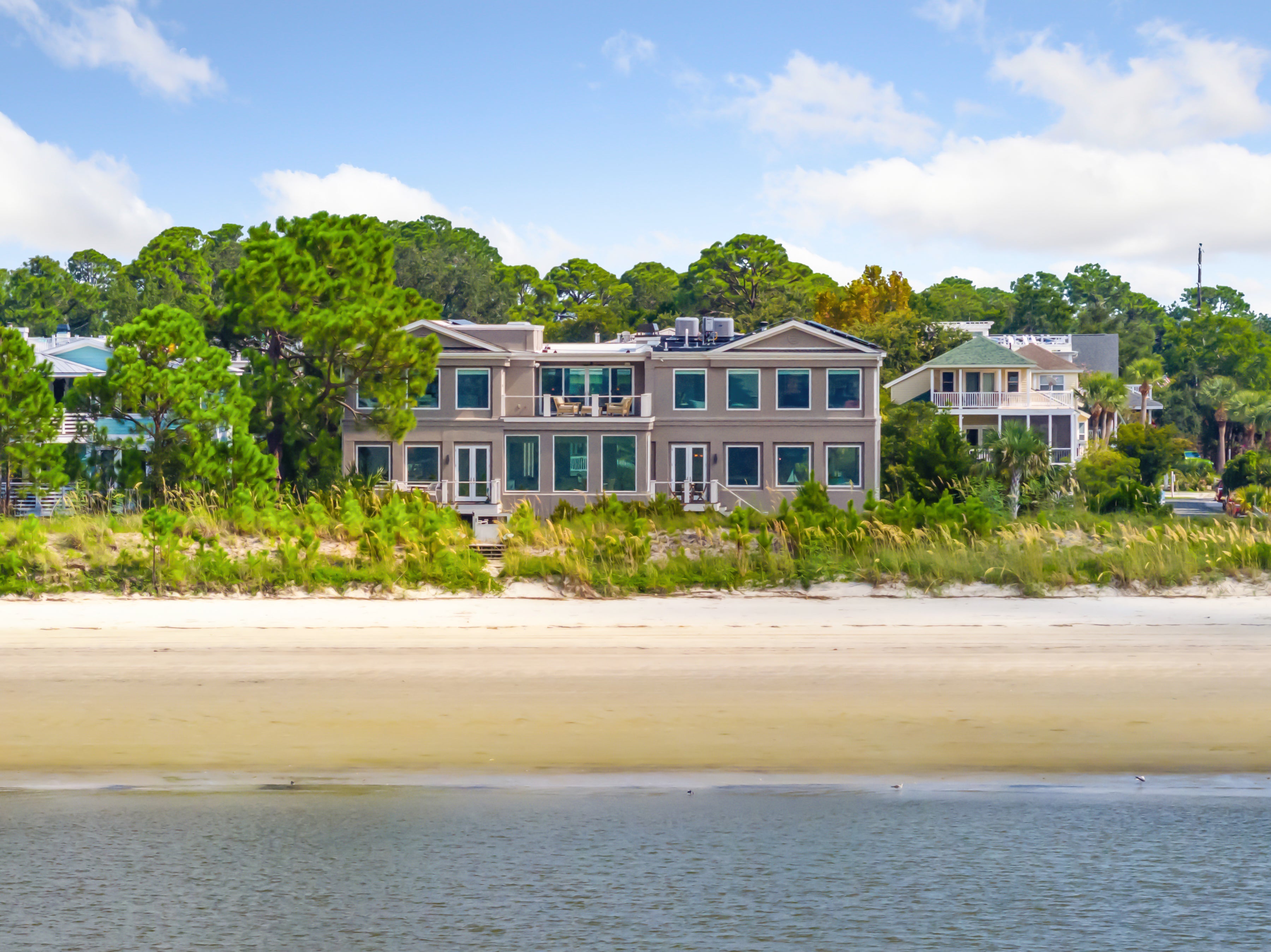 AN501 - Front of waterfront home with Ultra windows and doors