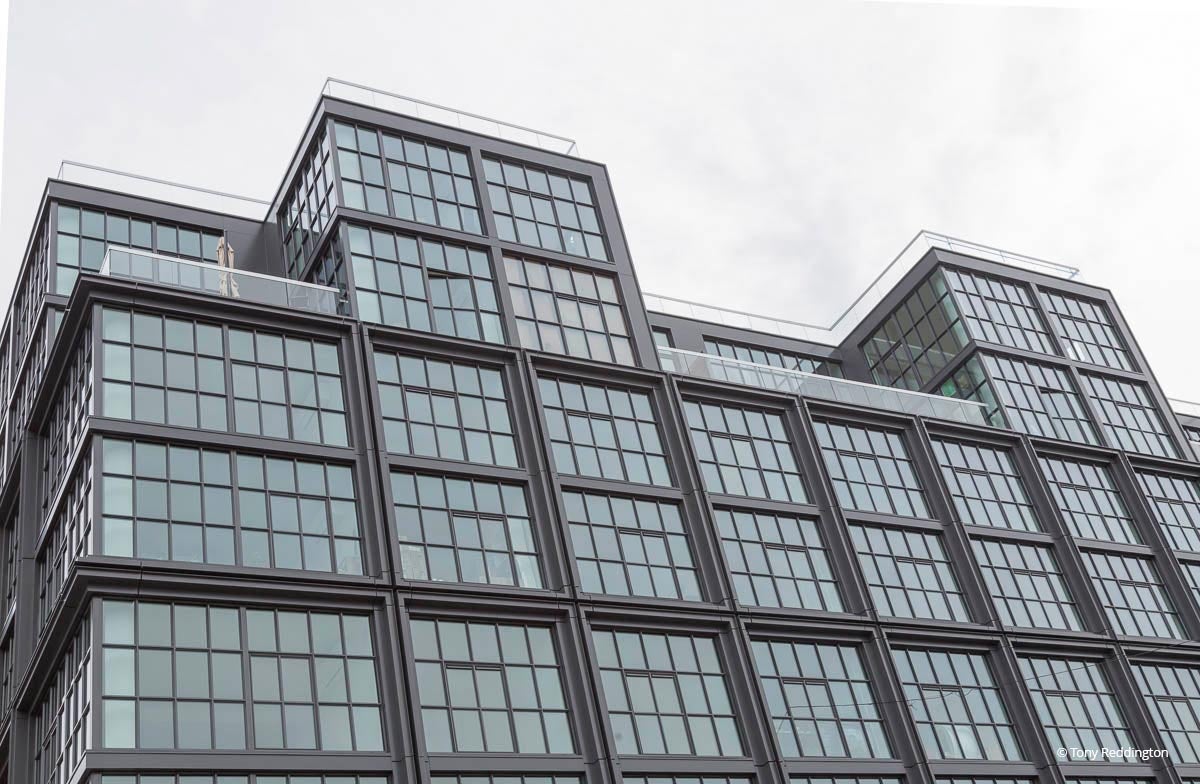 XX108 - Exterior of commercial building with Reynaers window systems