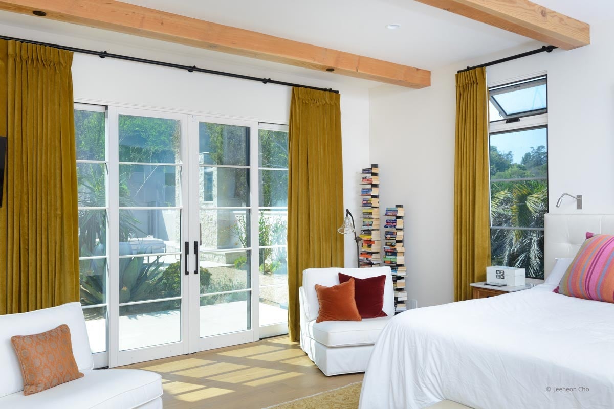 AP326 - Interior of home with VistaLuxe WD LINE windows and doors