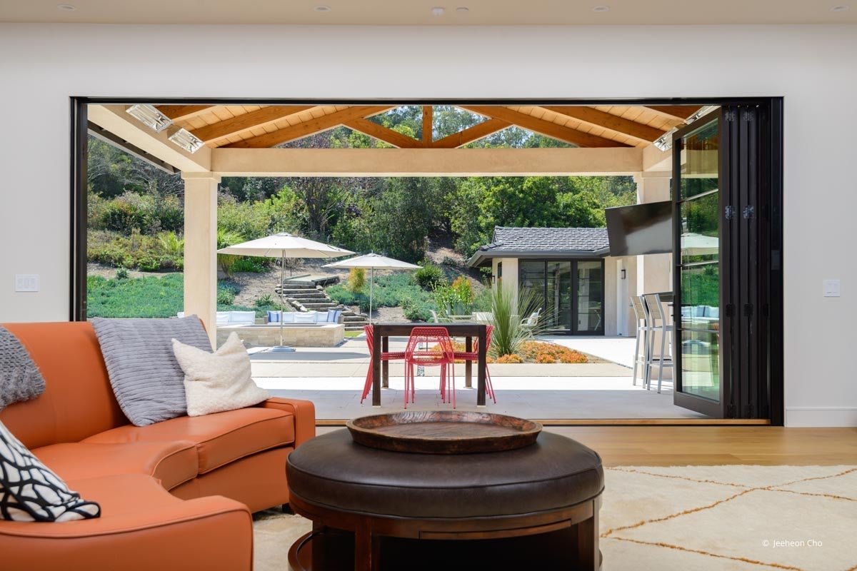 AP328 - Interior of home with VistaLuxe WD LINE windows and doors