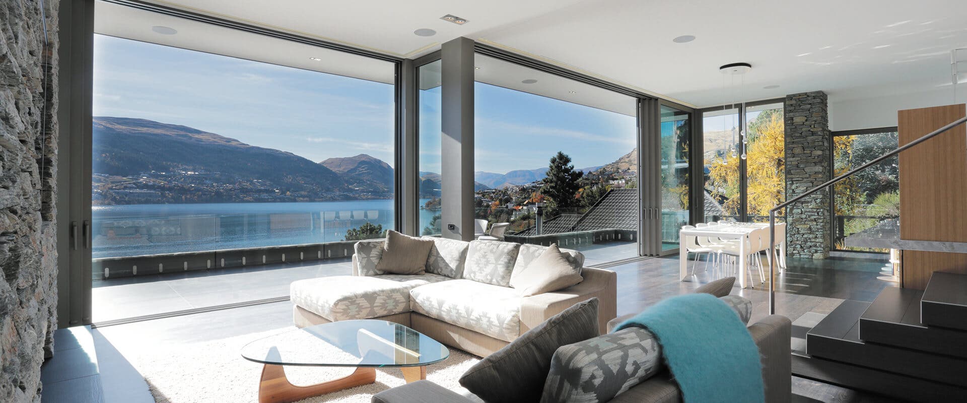 VistaLuxe-AL-LiftSlideDoors-LWH101-1920x800-hero.jpg