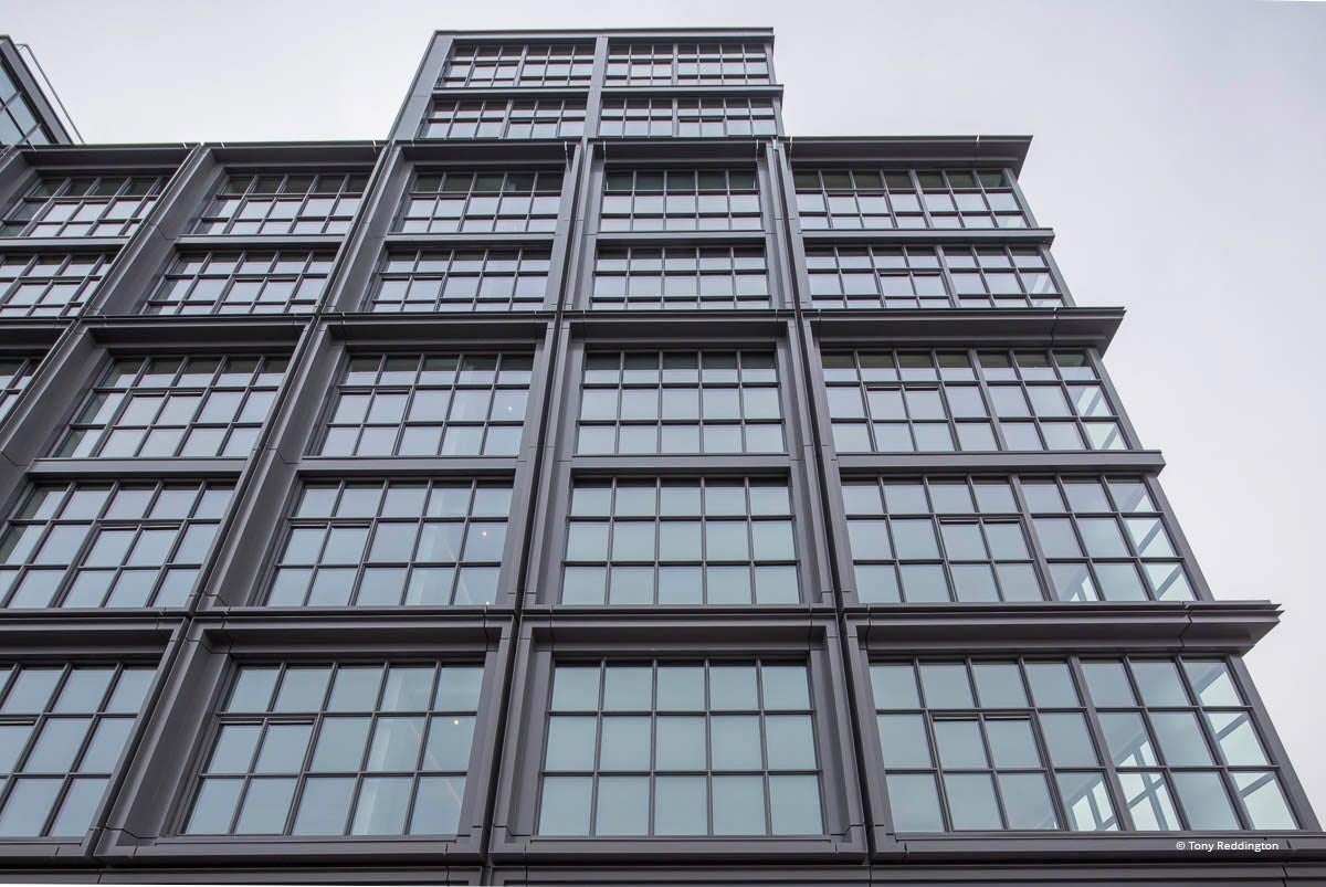 XX113 - Exterior of commercial building with Reynaers window systems