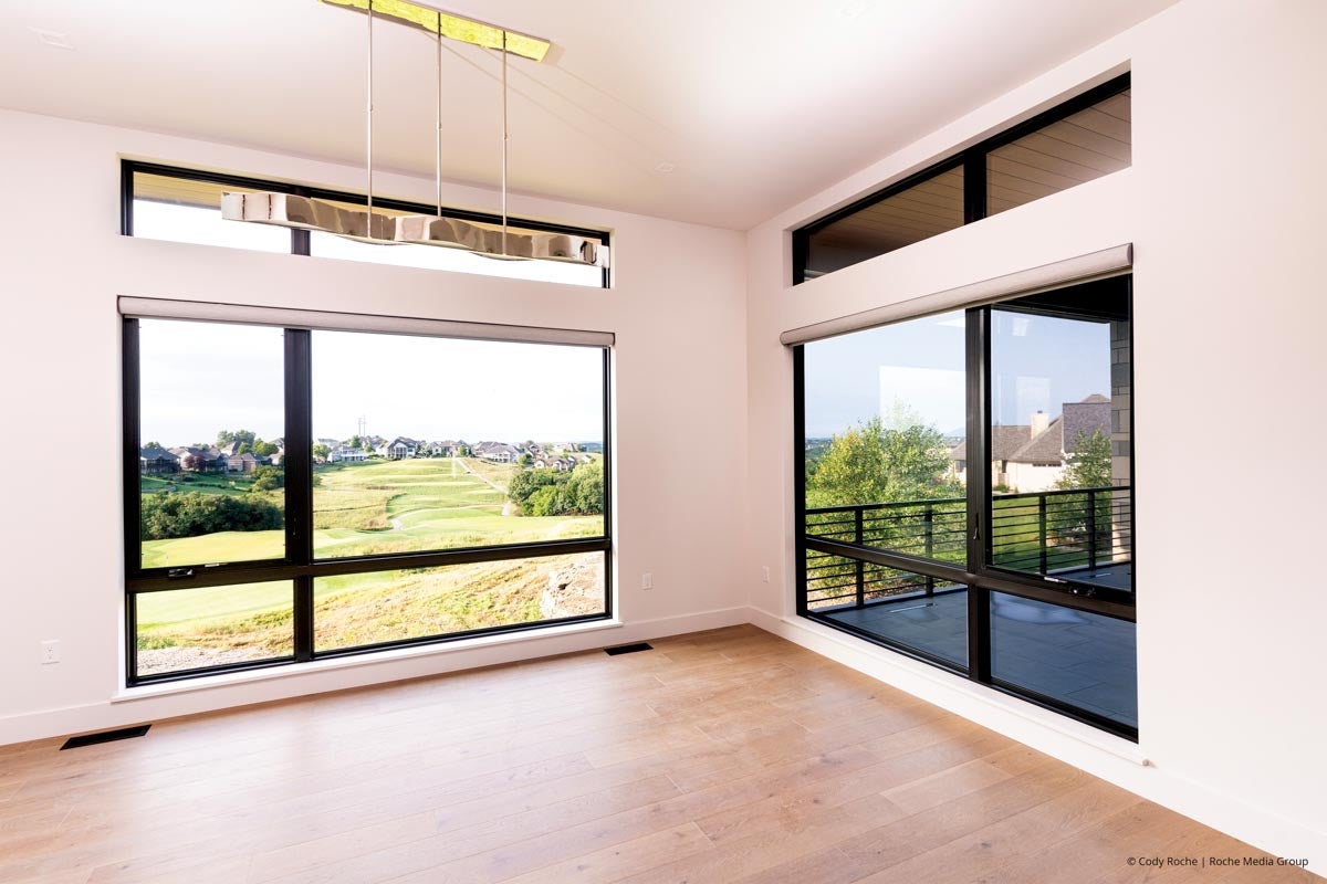 AM408 - bedroom with Forgent series windows