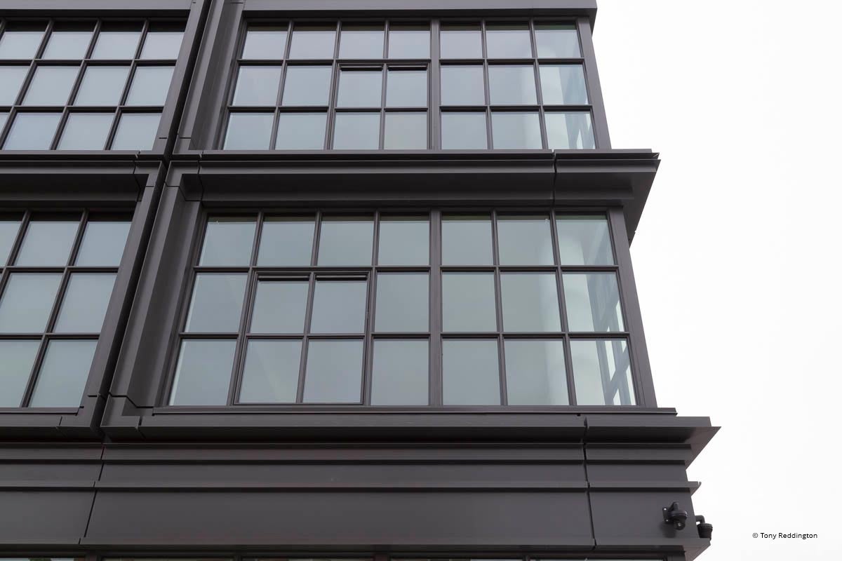 XX115 - Exterior of commercial building with Reynaers window systems