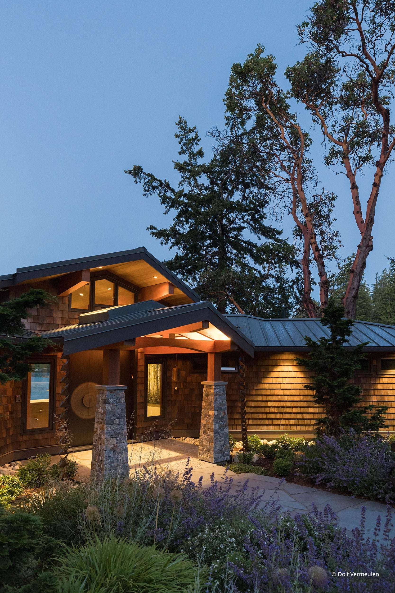 AO322 - Exterior of contemporary home with Ultra Series windows and doors