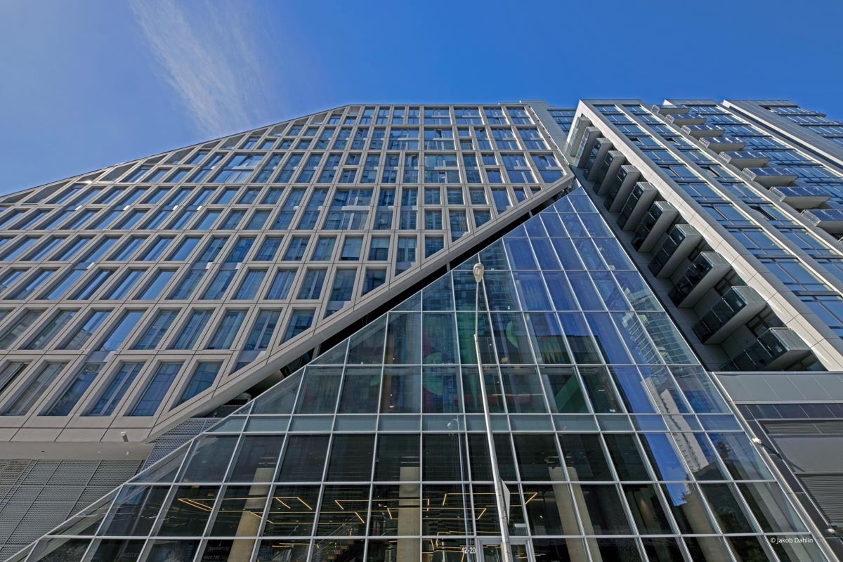 XX208 - Exterior of commercial building with Reynaers window systems
