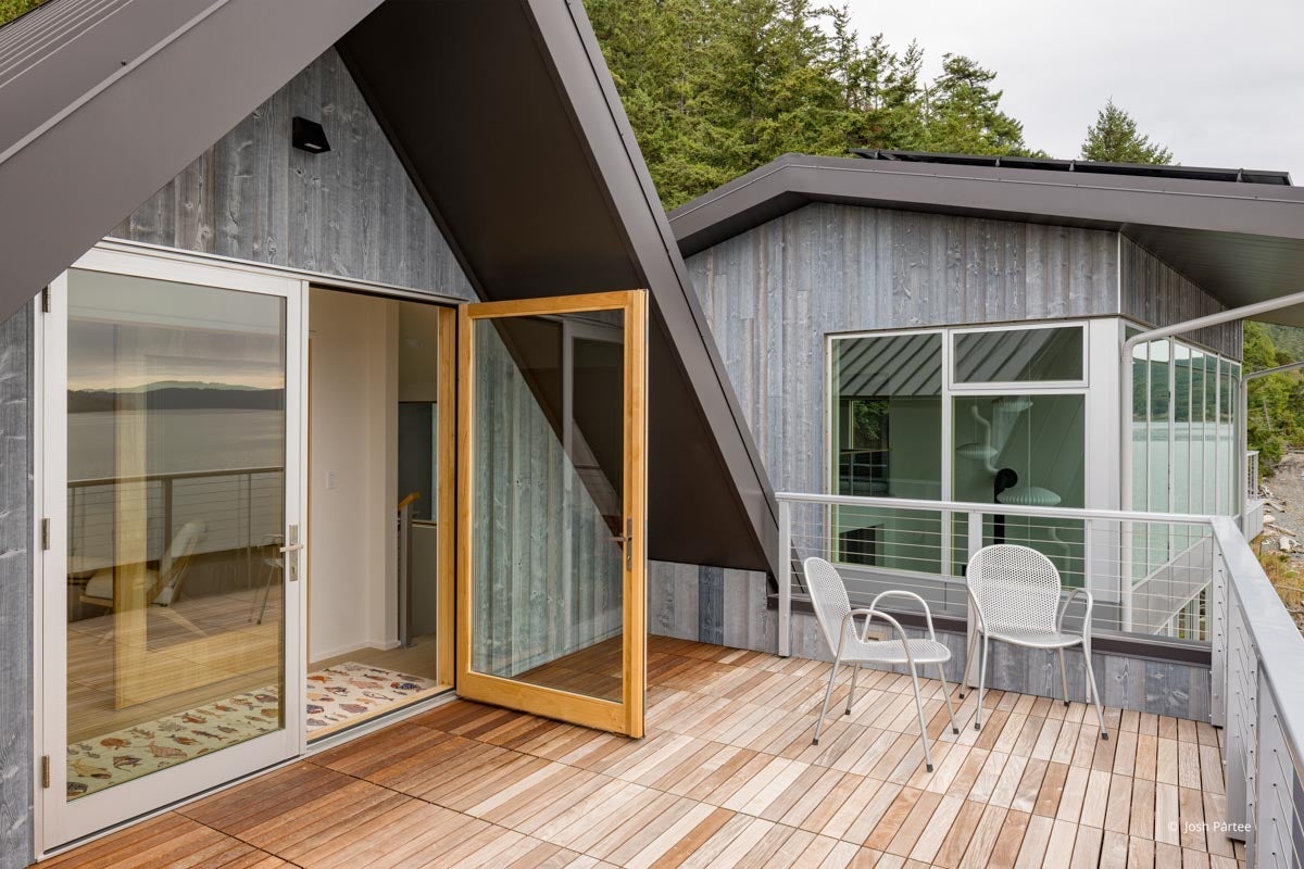 AO403 – Interior of waterfront home with VistaLuxe windows and doors