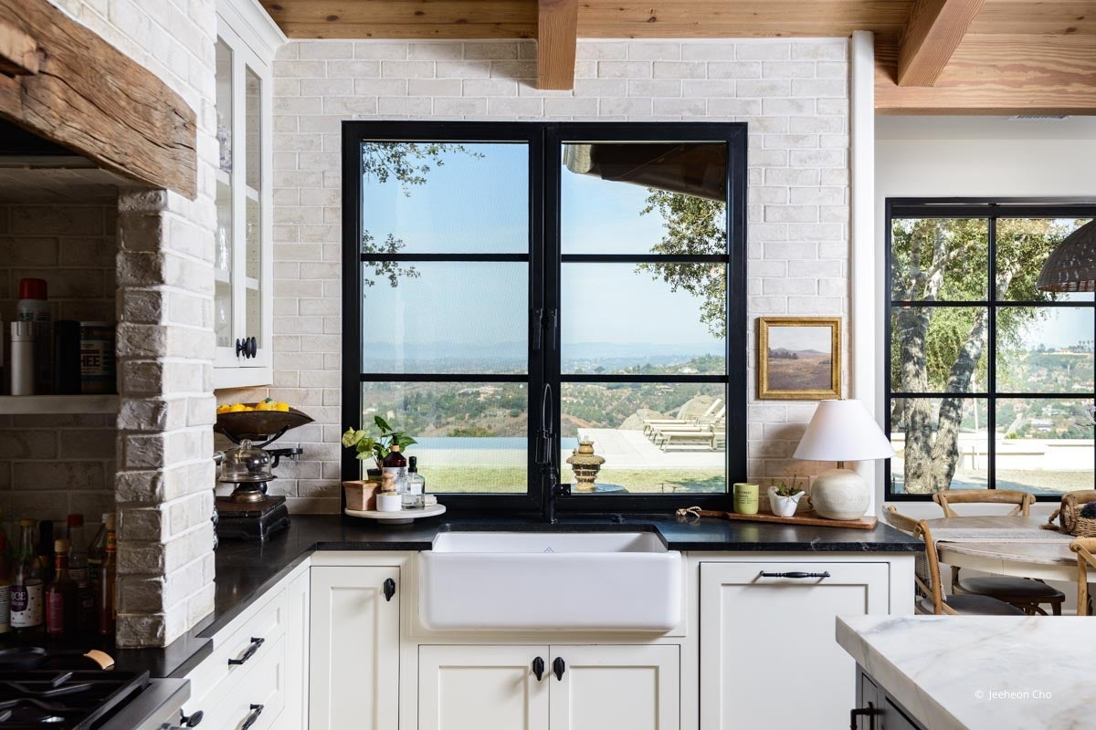 AP287 - Interior of home with VistaLuxe AL LINE windows