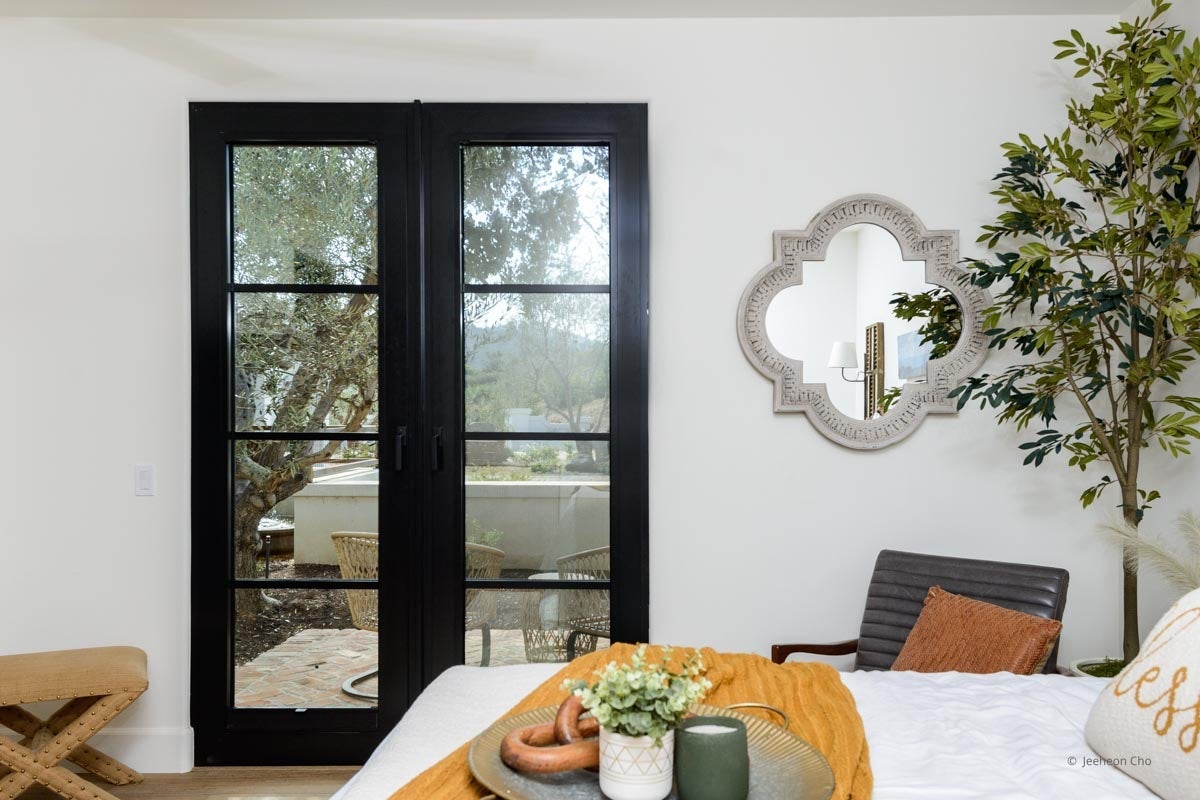 AP263 - Interior of home with VistaLuxe AL LINE windows and doors