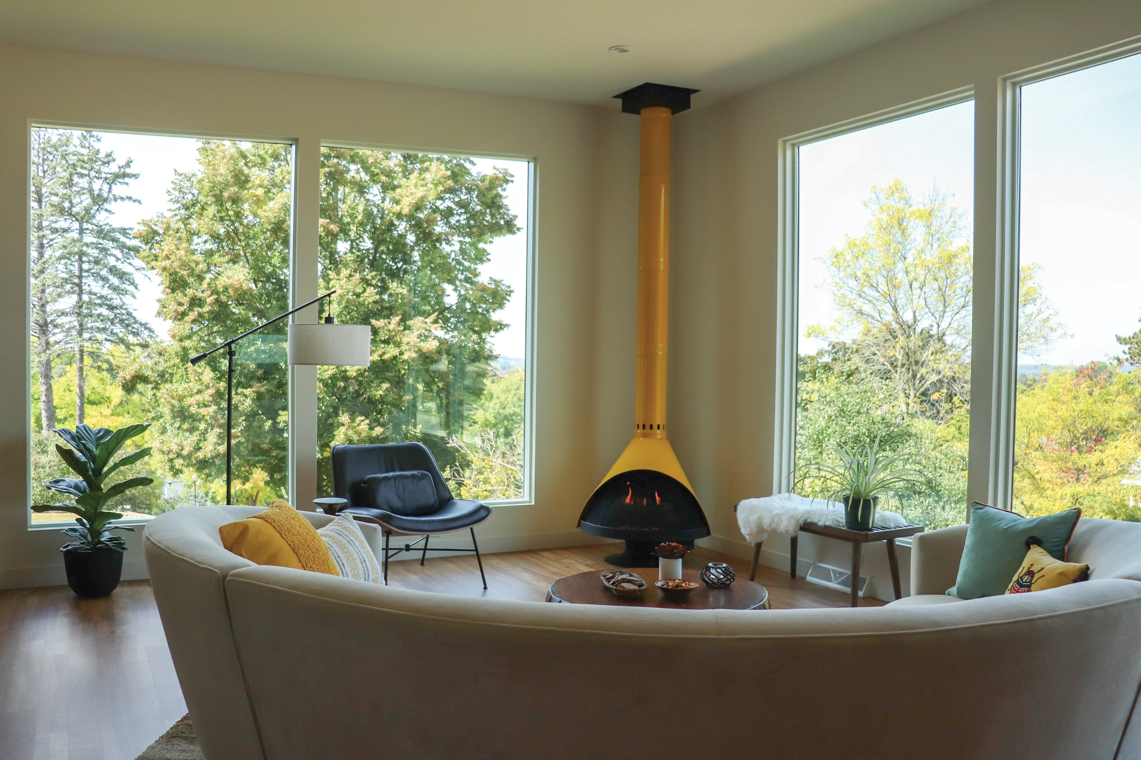 AN414 - Interior of contemporary home with Vistaluxe windows