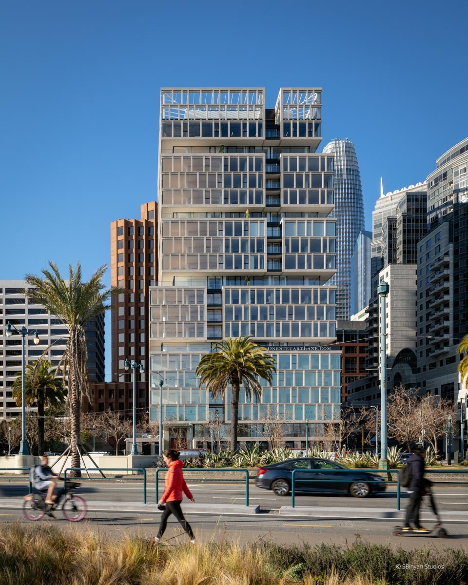XX401 - Exterior of commercial building with Reynaers window systems