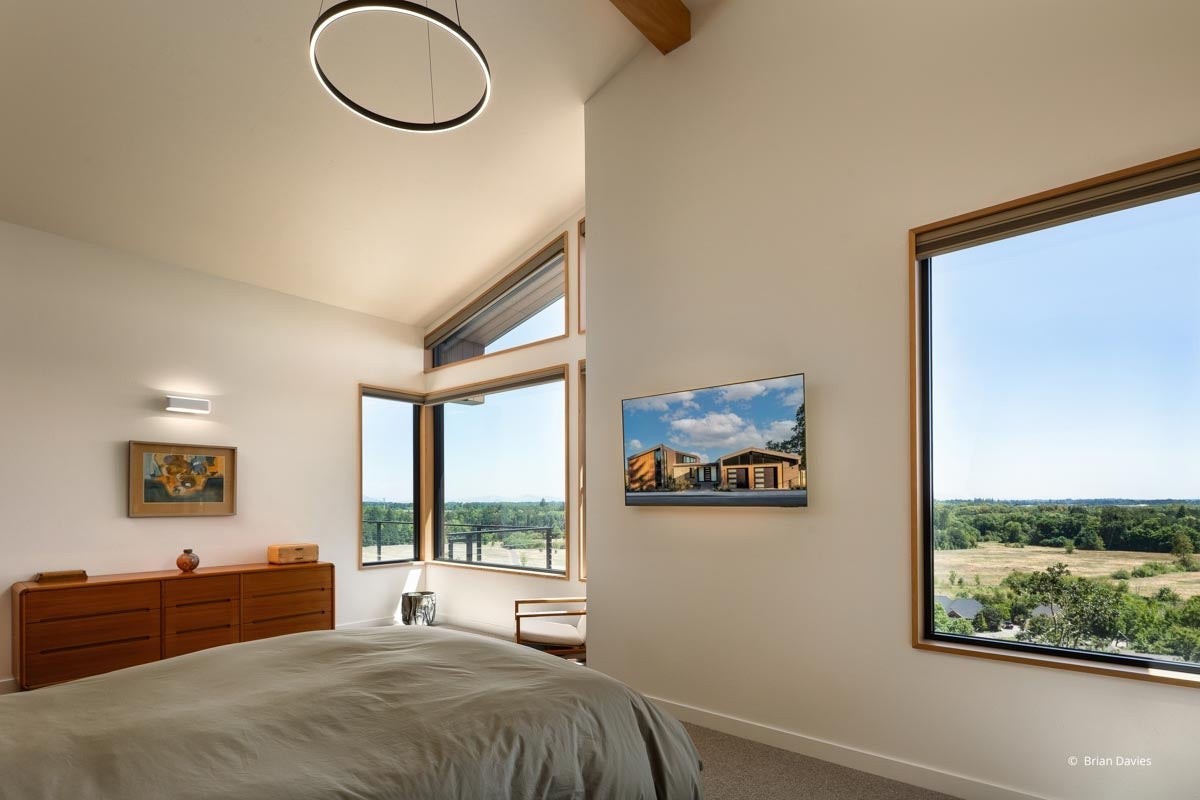 AQ522 - Interior of home with VistaLuxe AL LINE windows and doors