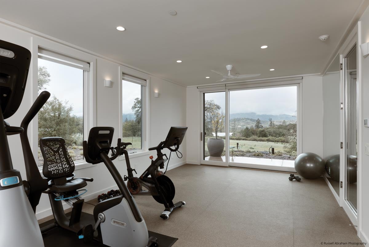 AM228 - Kolbe VistaLuxe WD complementary uneven panel sliding door featured in workout room