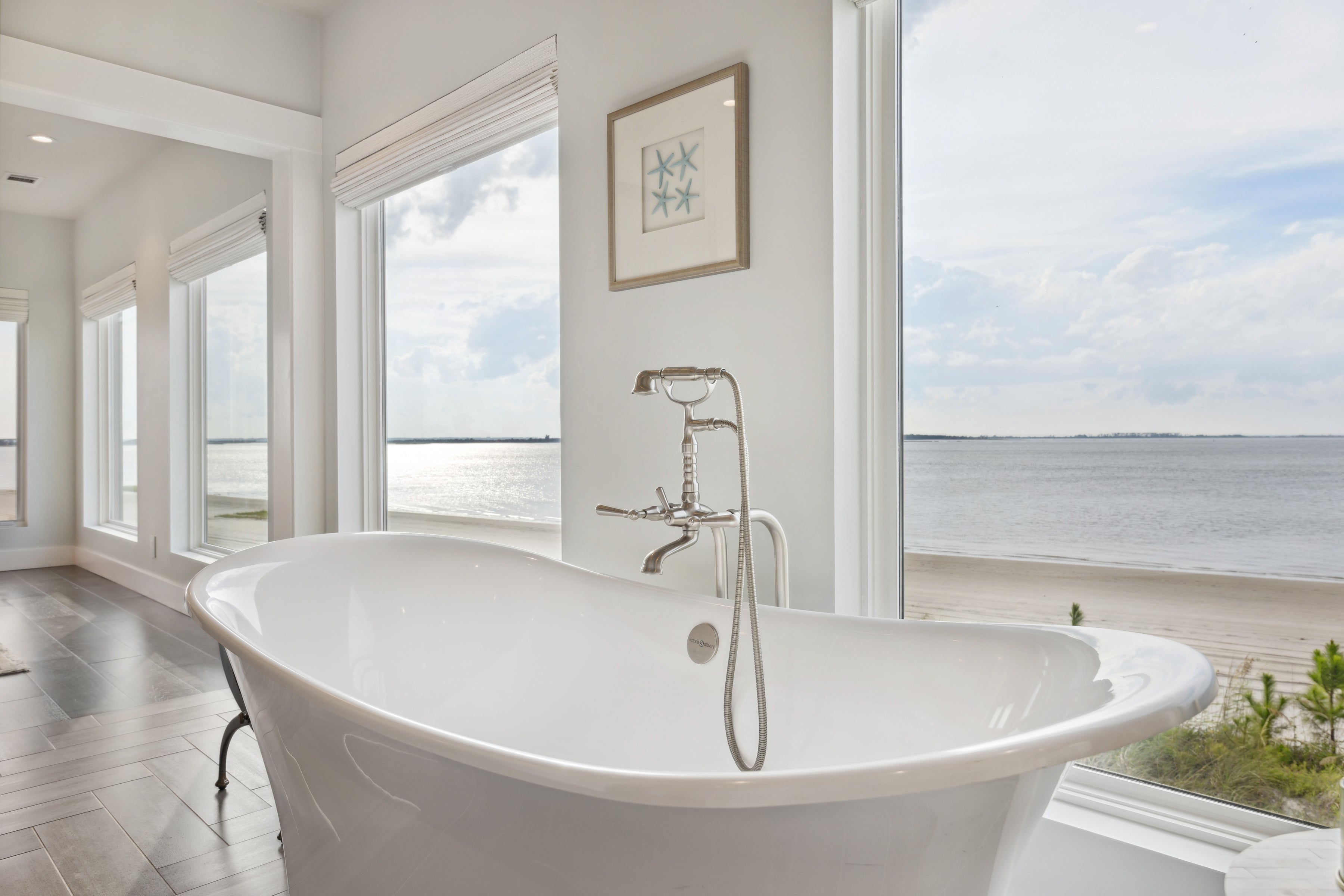 AN551 – Interior of waterfront home with Ultra windows and doors