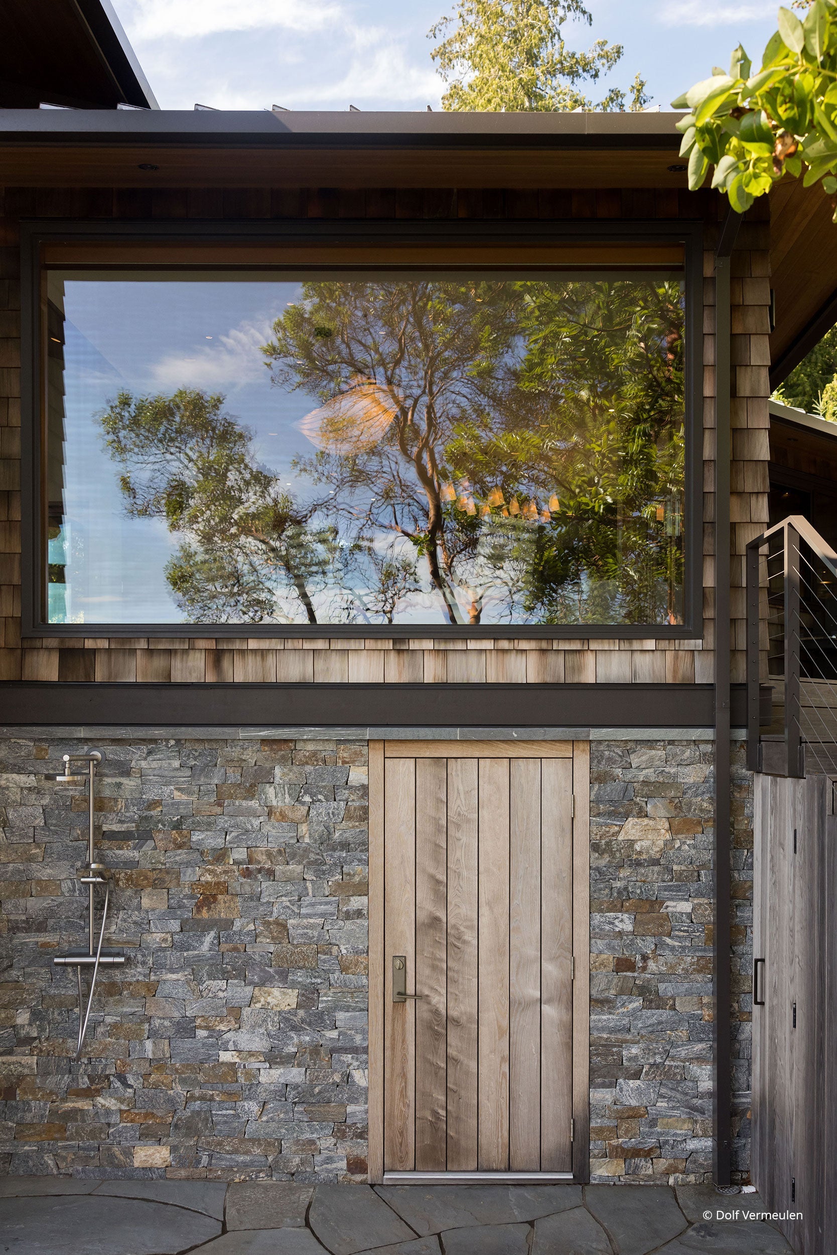AO326 - Exterior of contemporary home with Ultra Series windows and doors