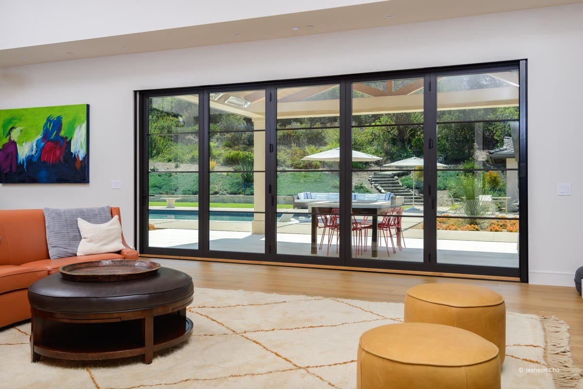 AP335 - Interior of home with VistaLuxe WD LINE windows and doors
