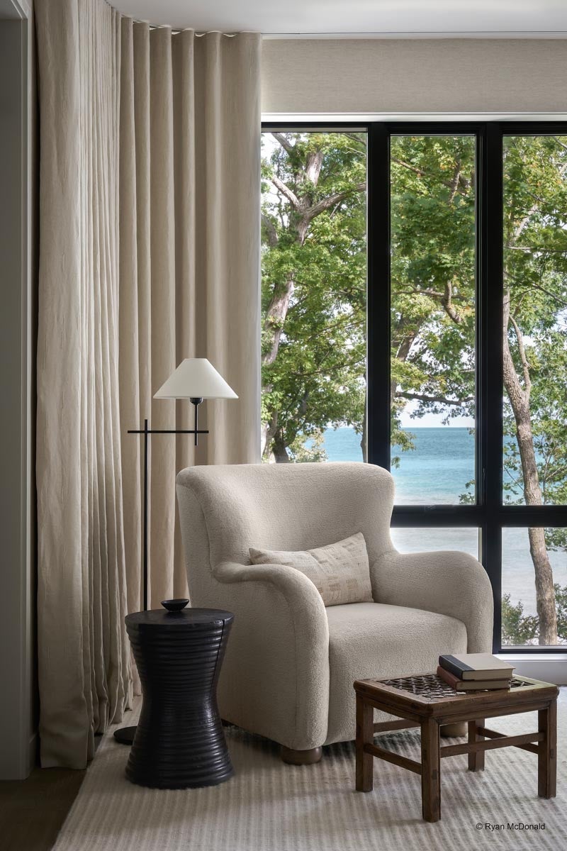 AR316 - Interior of home with VistaLuxe WD LINE windows and doors