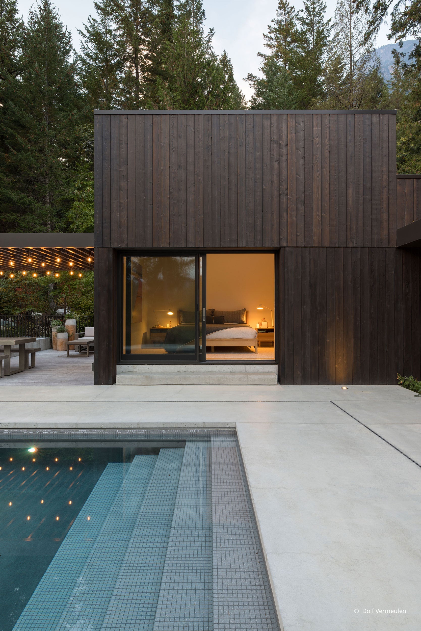 AO220 - Backyard of contemporary home with VistaLuxe windows and doors
