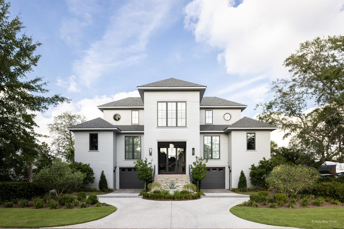 AR500 - Exterior of home with Ultra Series windows and doors