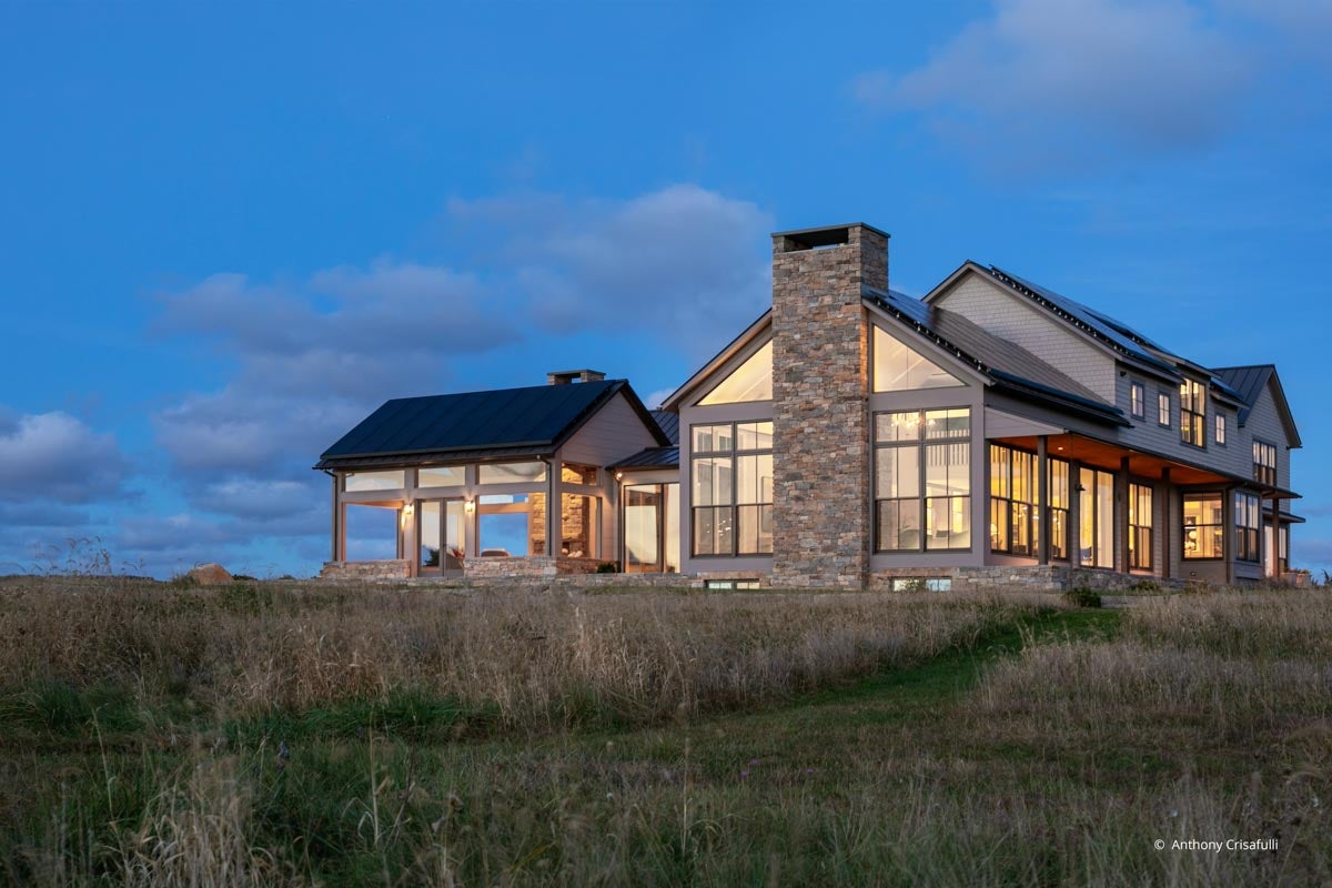 AQ404 - Exterior of home with Ultra Series and VistaLuxe WD LINE windows and doors