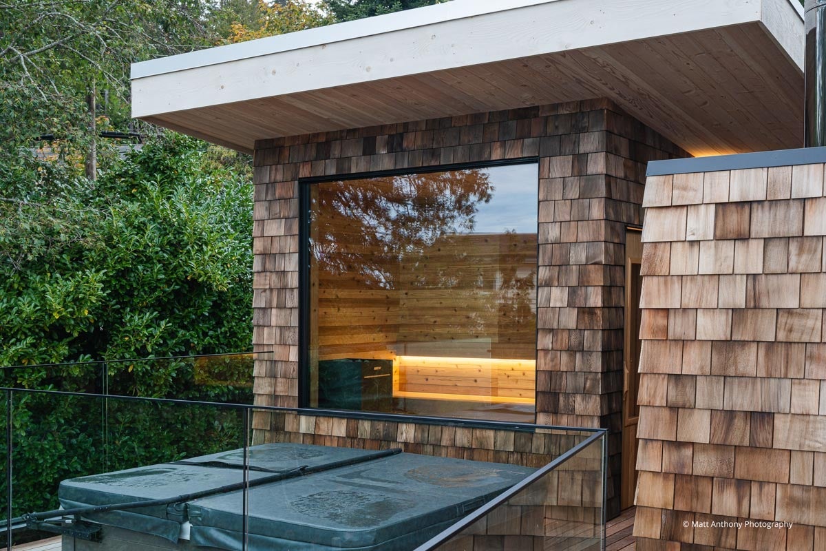 AP400 - Exterior of home with VistaLuxe AL LINE windows