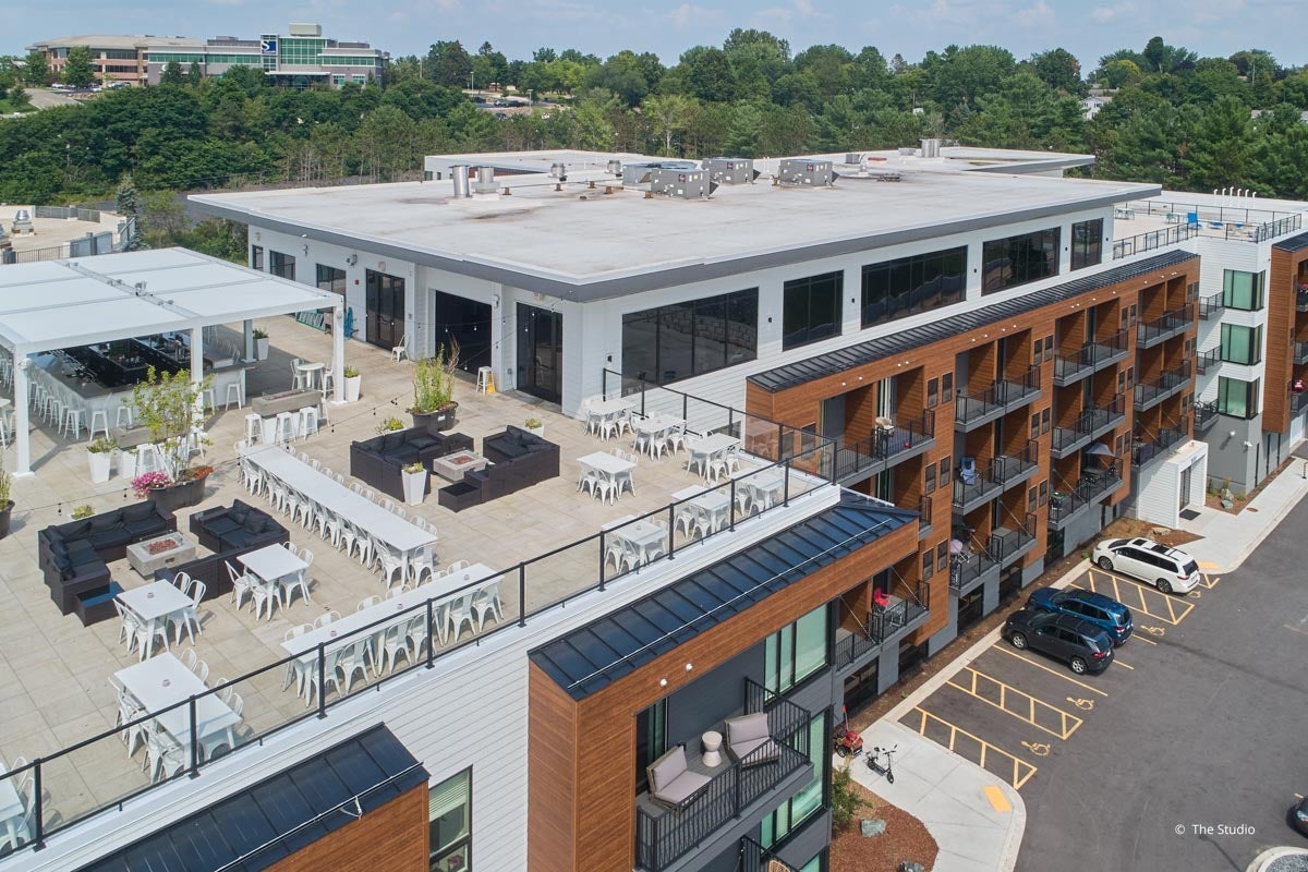 AO916 - Exterior of commercial building with VistaLuxe AL and Forgent windows and doors