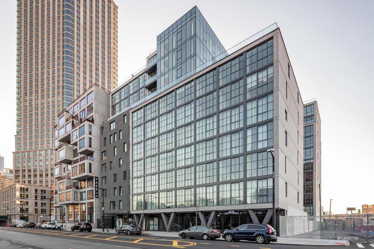XX500 - Exterior of commercial building with Reynaers window systems