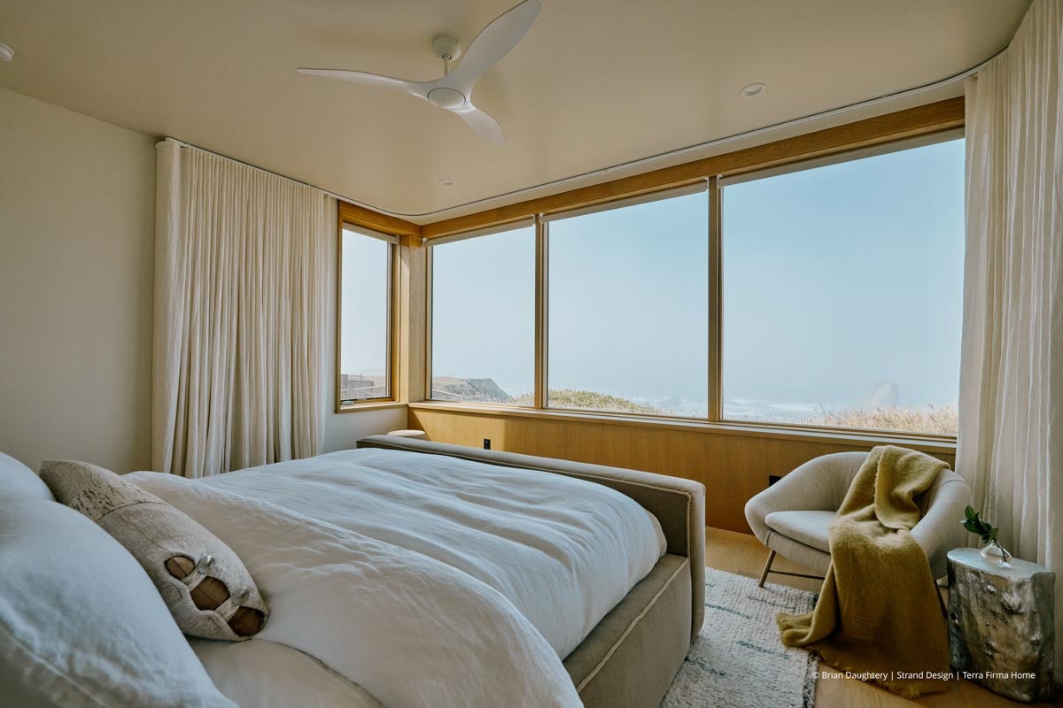 AR283 - Interior of home with VistaLuxe WD LINE windows and doors