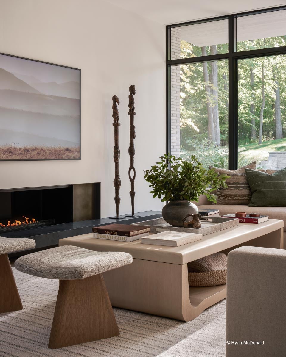 AR310 - Interior of home with VistaLuxe WD LINE windows and doors