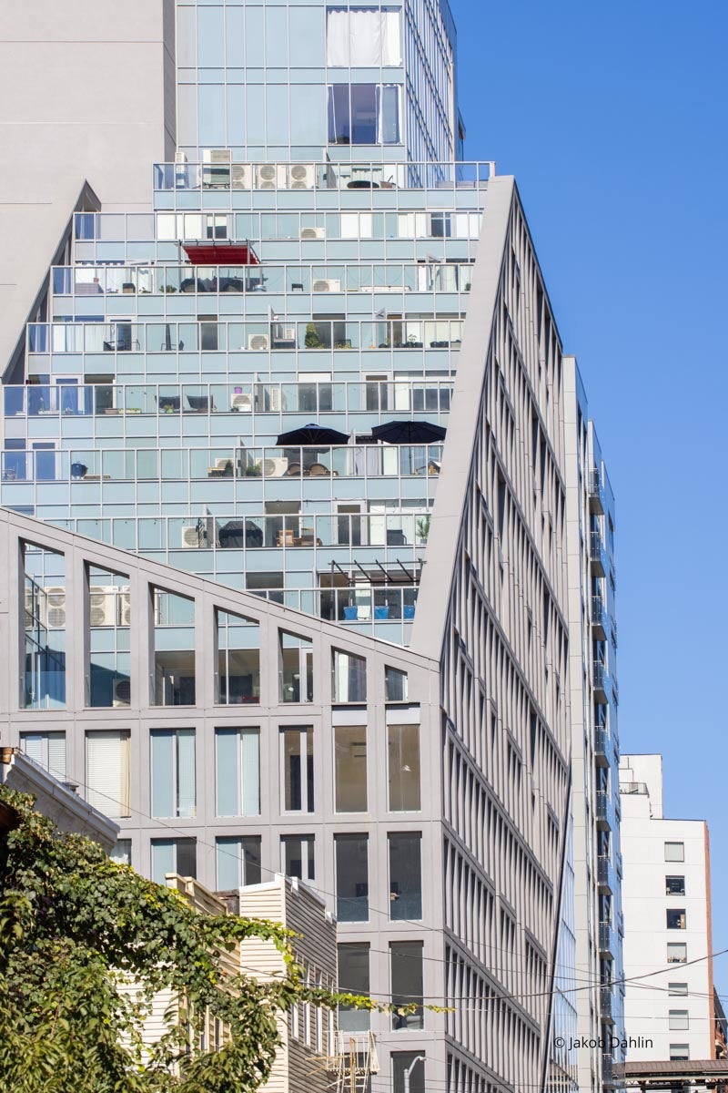 XX215 - Exterior of commercial building with Reynaers window systems