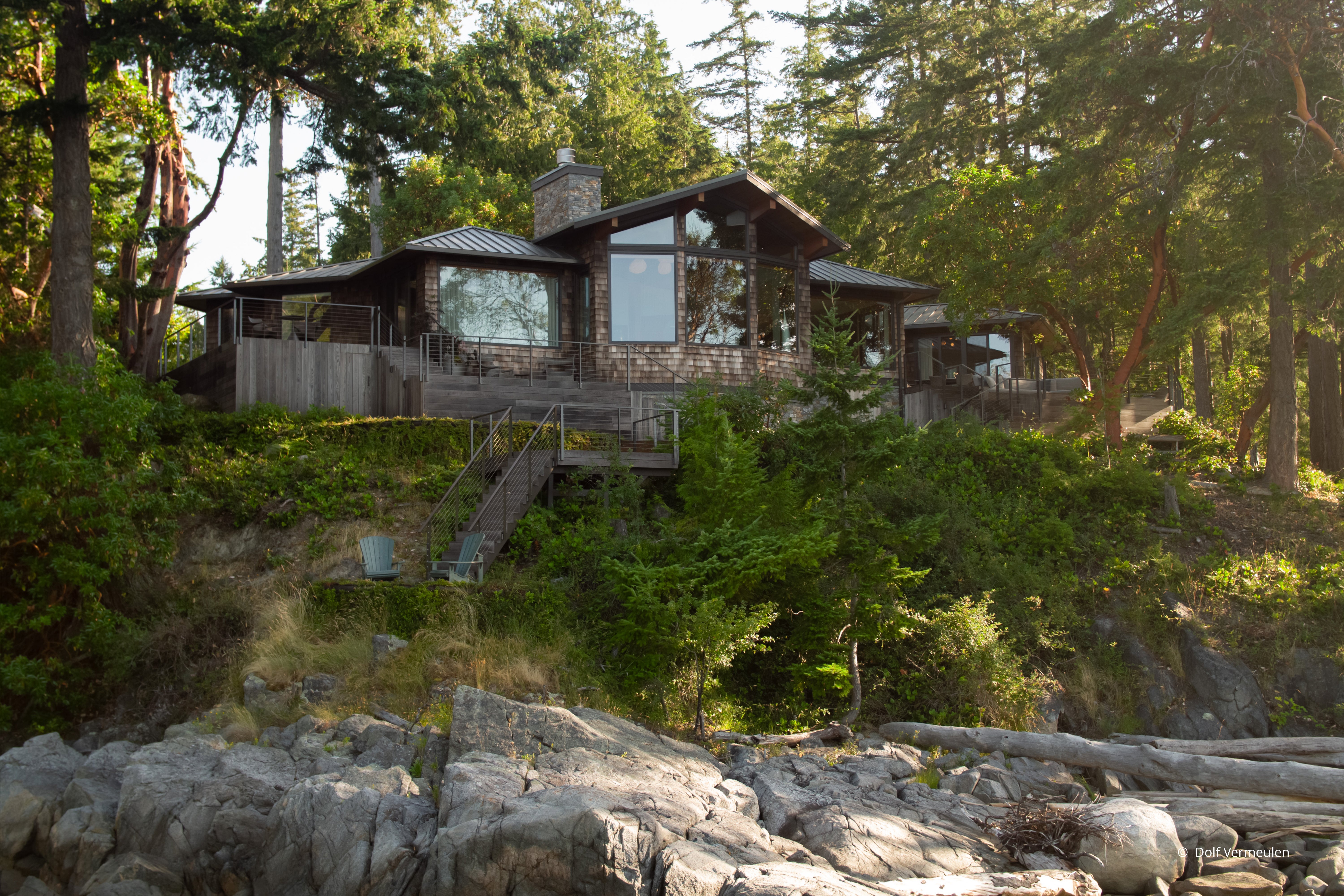 AO300 - Exterior of contemporary home with Ultra Series windows and doors