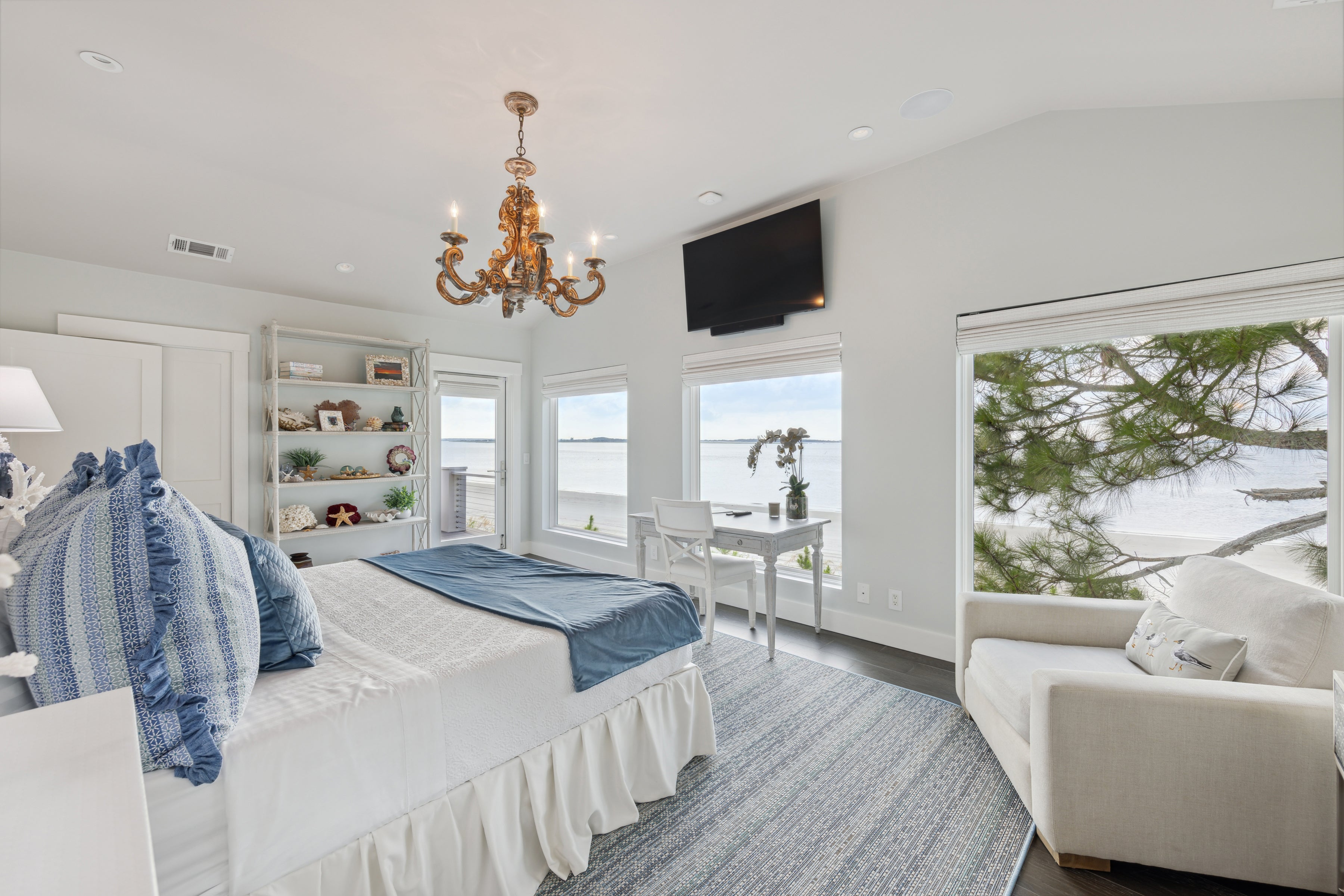 AN557 – Interior of waterfront home with Ultra windows and doors