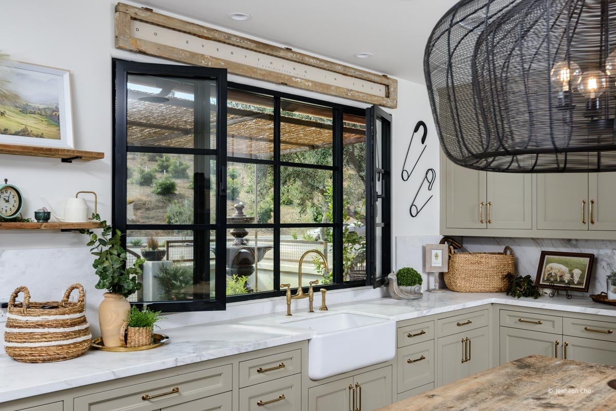 AP258 - Interior of home with VistaLuxe AL LINE windows