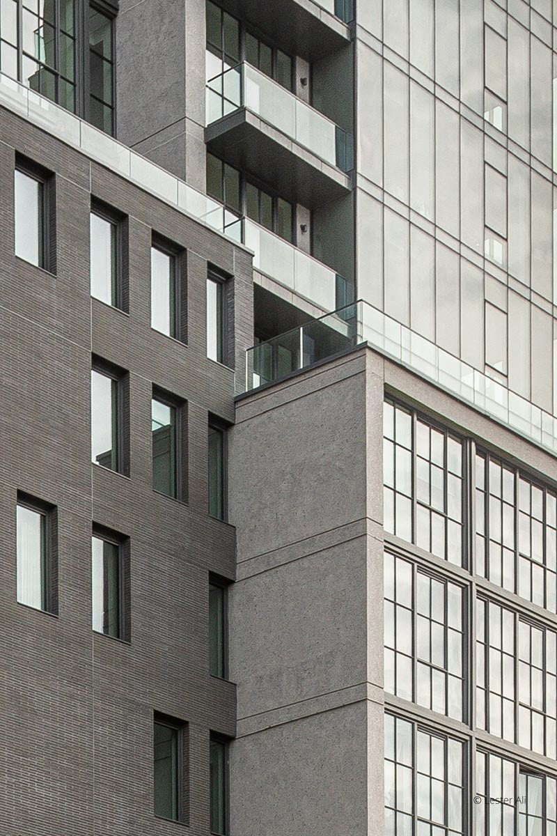 XX504 - Exterior of commercial building with Reynaers window systems