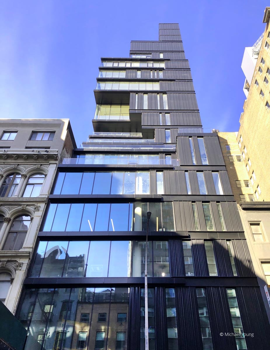 XX601 - Exterior of commercial building with Reynaers window systems