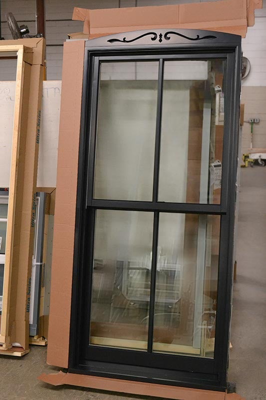 CS85-01, Single Hung with Decorative Arch-Top Casing (exterior)
