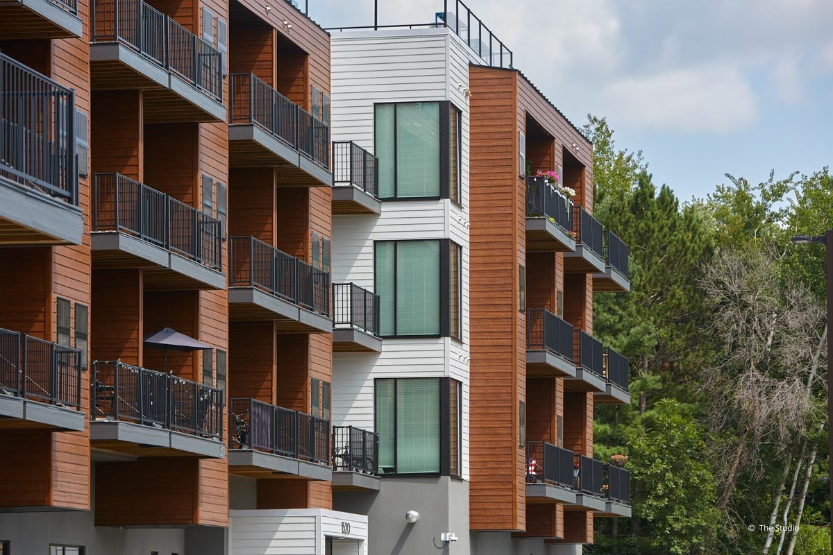 AO920 - Exterior of commercial building with VistaLuxe AL and Forgent windows and doors