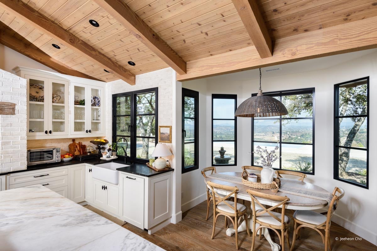 AP281 - Interior of home with VistaLuxe AL LINE windows
