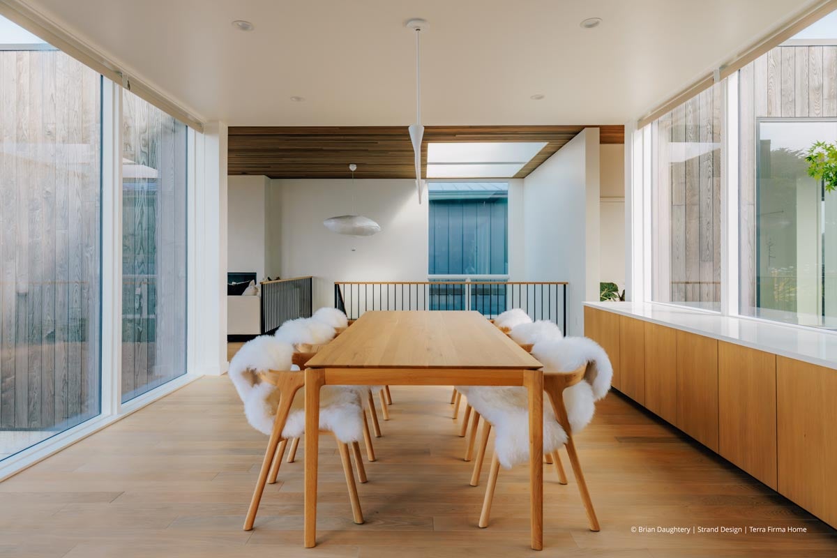 AR282 - Interior of home with VistaLuxe WD LINE windows and doors