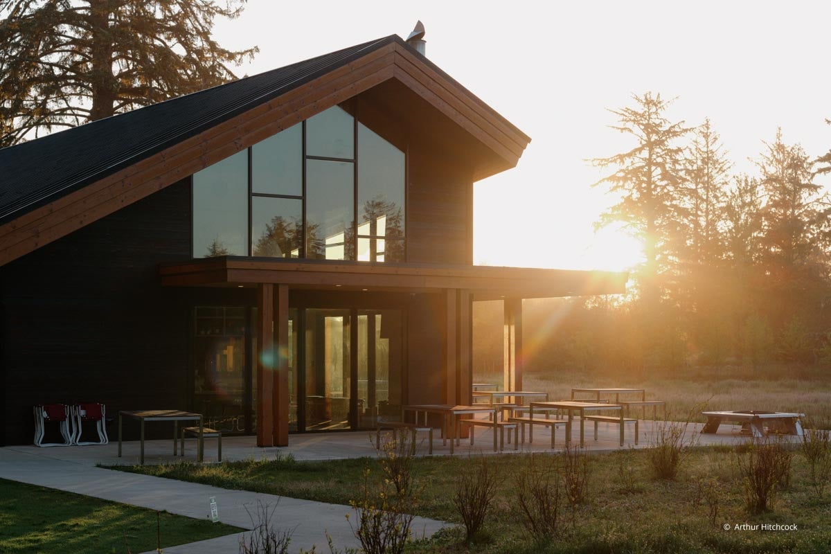 AP803 - Exterior of a commercial building with VistaLuxe AL LINE windows